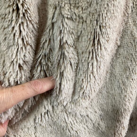 Altar'd State Faux Fur Teddy Hooded Vest Beige Cream Size Medium Zip Closure - Picture 7 of 10